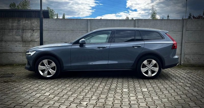 Volvo V60 Cross Country cena 174900 przebieg: 34891, rok produkcji 2022 z Skoczów małe 352